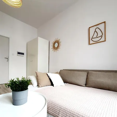 78 Apartment *